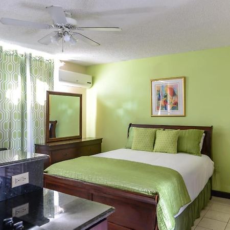 Beach Studio 10 Aparthotel Ocho Rios Esterno foto